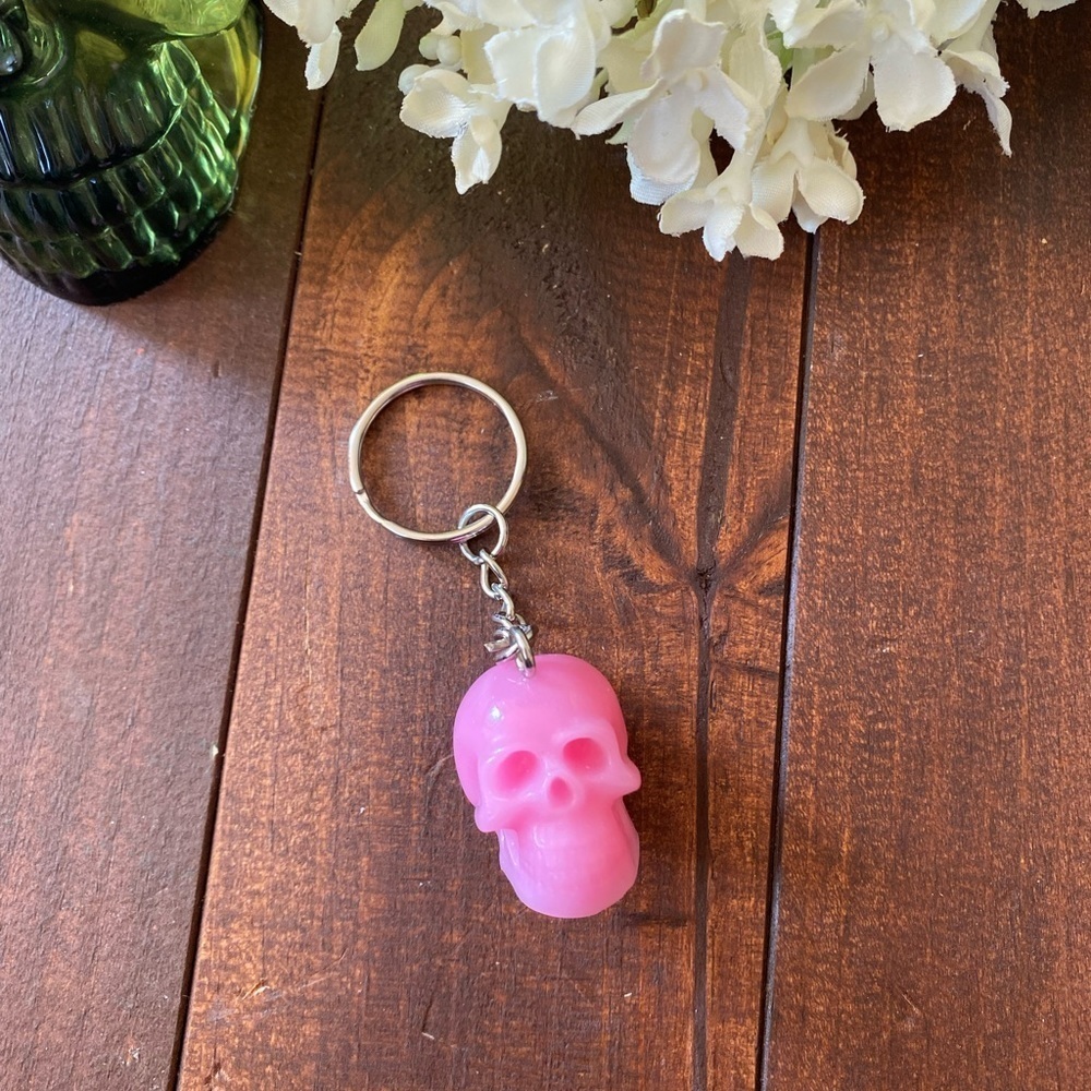 Handcrafted Resin Bubblegum Pink Skull 3” Keychain Gothic Backpack Bag Charm NEW - Picture 5 of 8